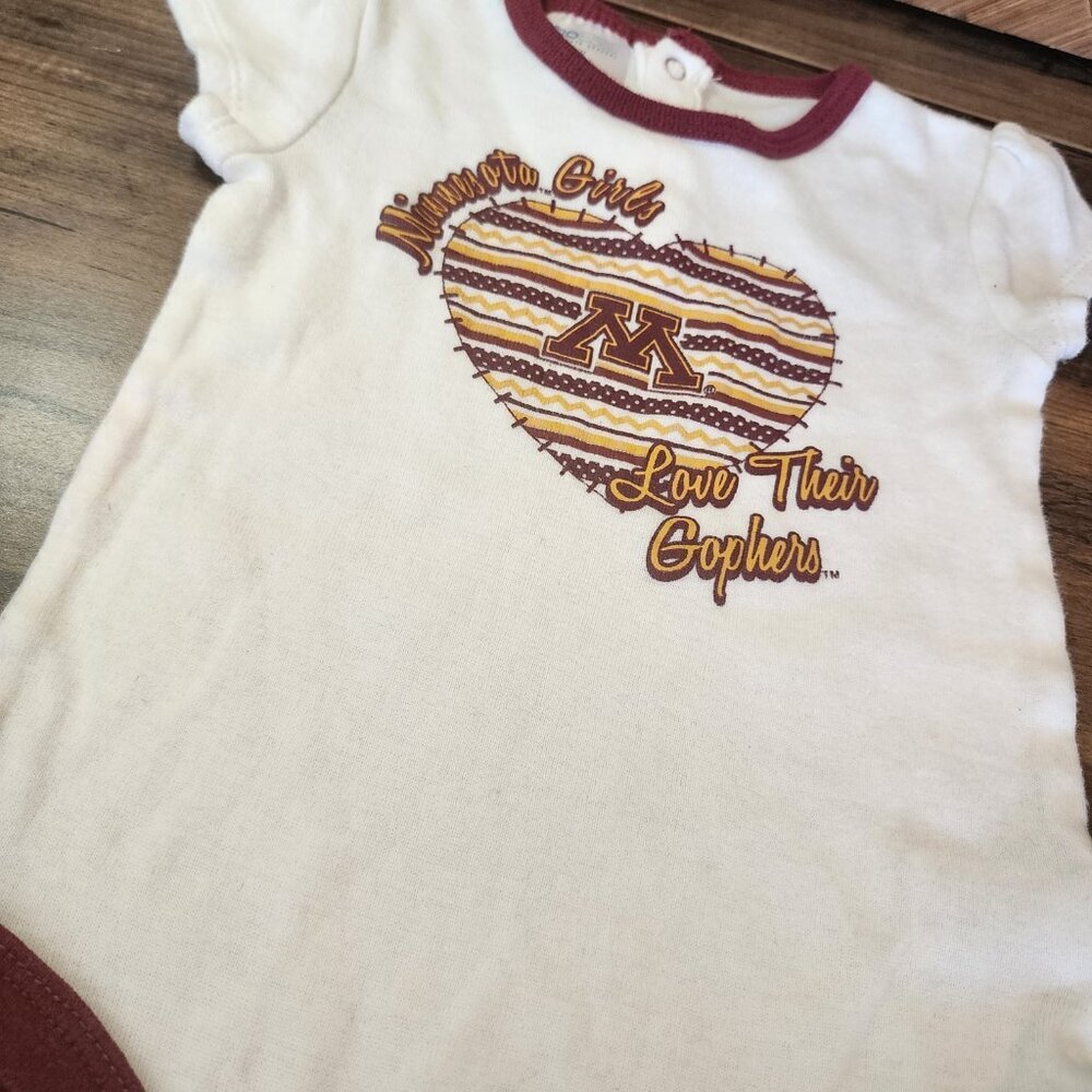 Minnesota Girls Love Their Golden Gophers Baby Bodysuit Size 6-9 Months NCAA - Picture 2 of 11